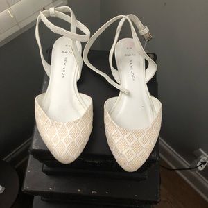 Pale beige/gold  & white strap sandals flats